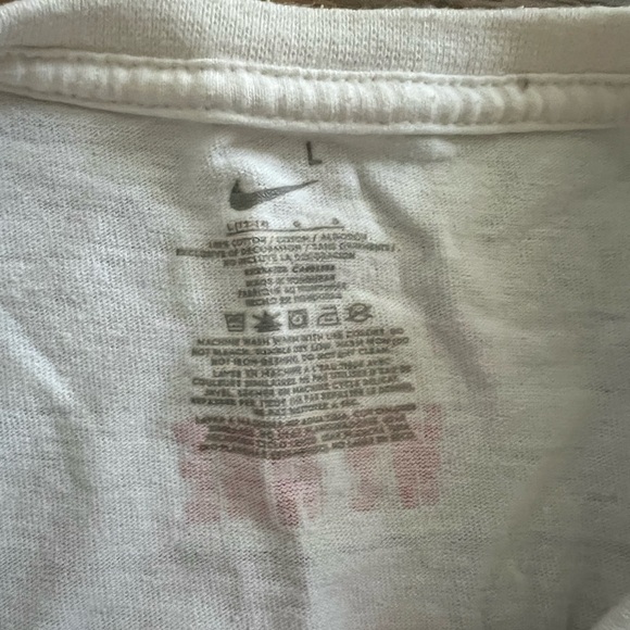 Nike White T-Shirt - Picture 3 of 3